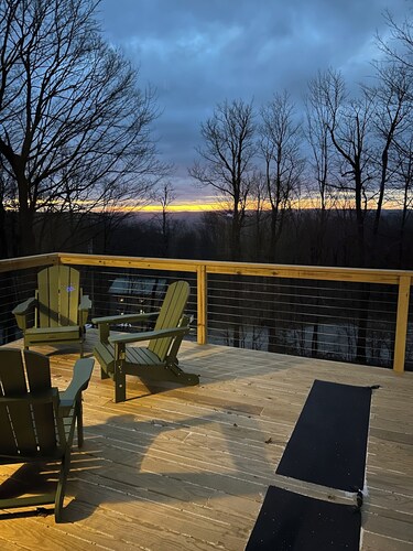 Recently Renovated Spacious 4BR with POOL, GAME ROOM, LAKE minutes to MOUNT SNOW