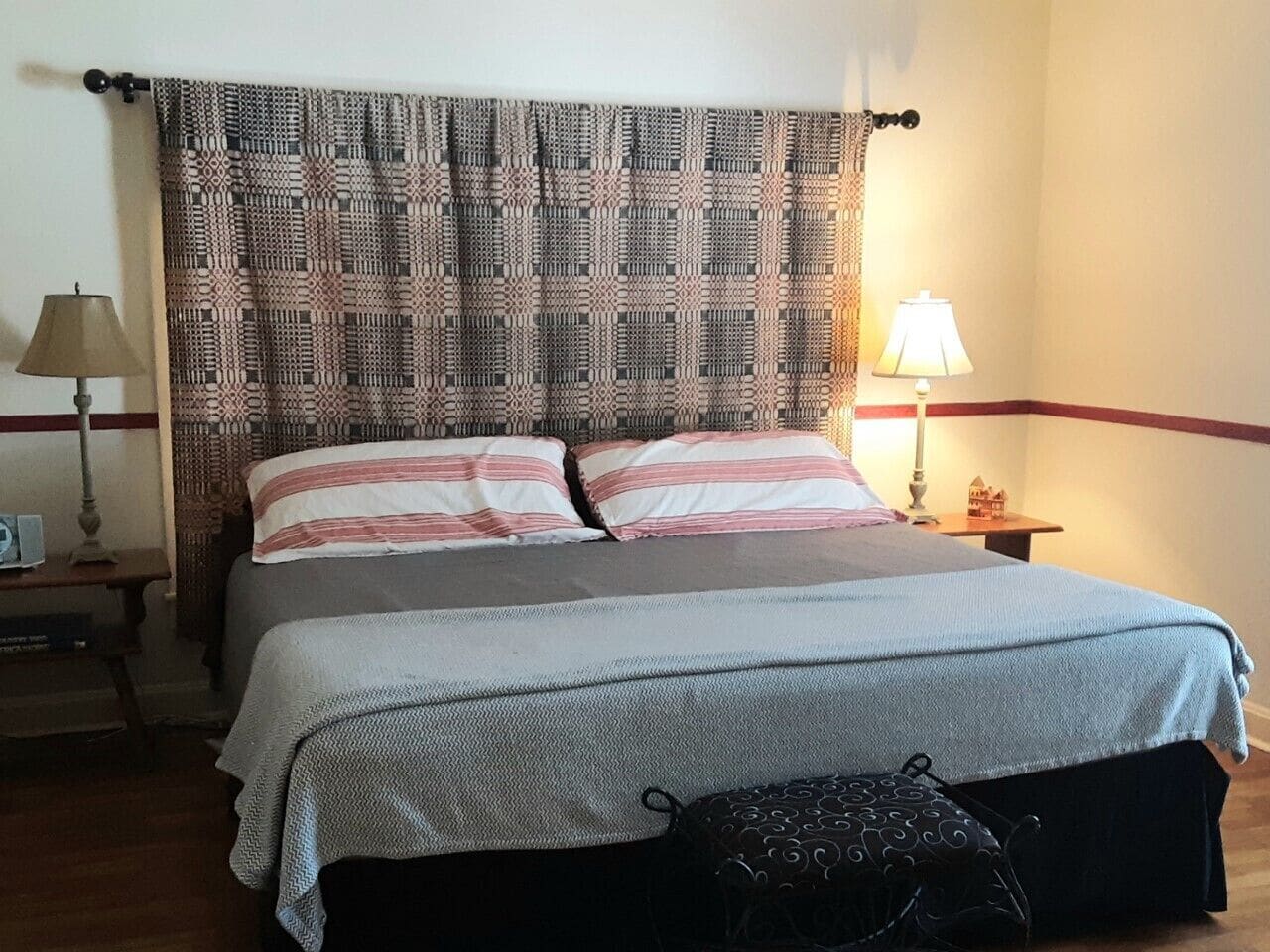 2 chambres, fer et planche à repasser, Wi-Fi, draps fournis