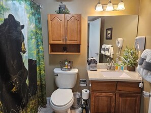 Hårføner, håndklær, såpe og toalettpapir