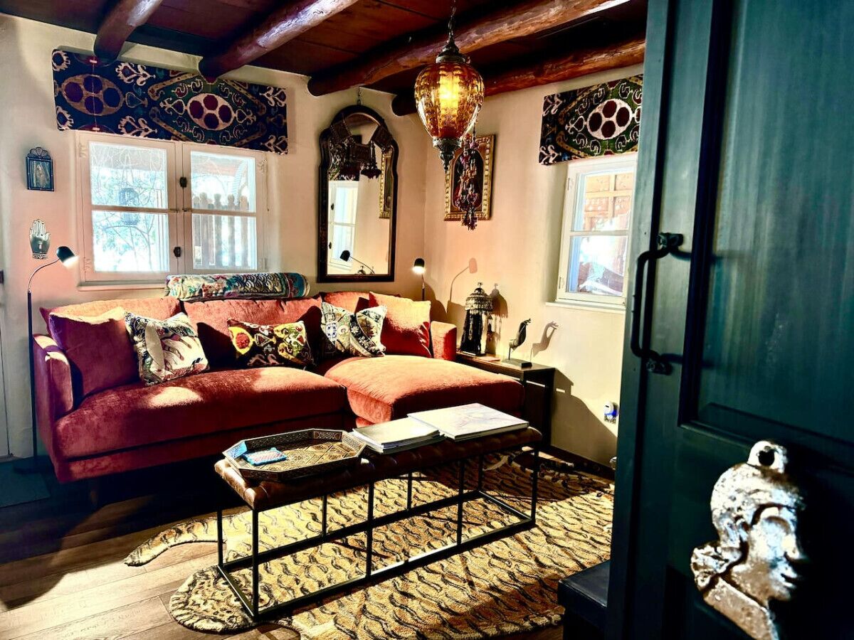 Fernseher, Kamin, Stereoanlage