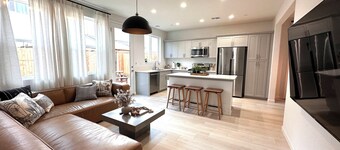 New! 4BR Vacation Home, Tub, BBQ, EV, close to Sequoia