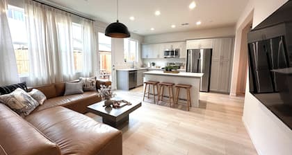 New! 4BR Vacation Home, Tub, BBQ, EV, close to Sequoia