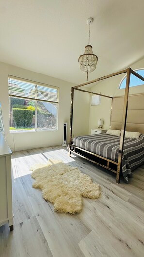 4 habitaciones, tabla de planchar con plancha, wifi y ropa de cama