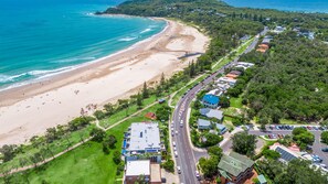 Beach nearby - Happy Gilmore embrace the ultimate coastal Byron Bay lifestyle with this two-bedroom apartment, just (Byron Bay)