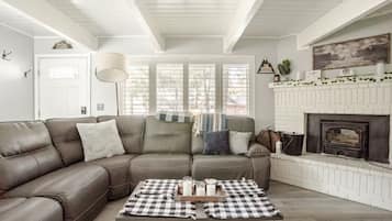 Smart-TV, Kamin, Stereoanlage