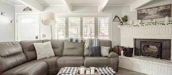 Comfy Modern Big Bear Cabin less than 15 mins from ski/board slopes & village