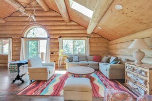 Una Smart TV, una chimenea