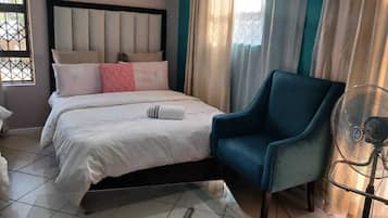 5 habitaciones, tabla de planchar con plancha, wifi y ropa de cama