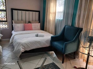5 bedrooms, iron/ironing board, WiFi, bed sheets