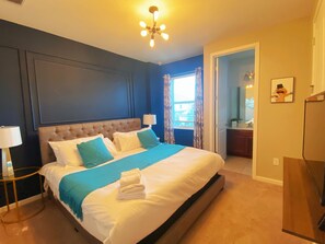 12 bedrooms, iron/ironing board, travel crib, WiFi - 2480 Luxury 12 B.R 11.5BA 19 B.D in upscale community Pool/Game Close to Disney (Kissimmee)