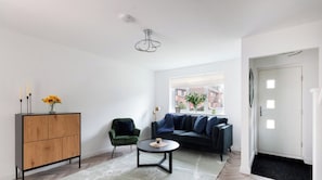 Interior - 3 Bed House, Garden, Parking, Pet Friendly. (Bracknell)