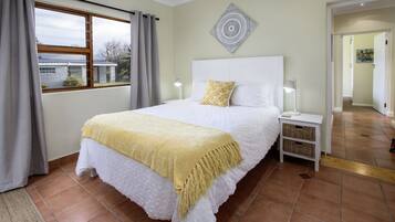 4 bedrooms, free WiFi, bed sheets