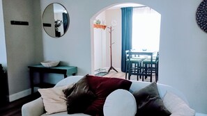 Smart TV - [New Listing Price] Cozy 2BR/1BA Home near Downtown and Jacksonville Zoo (Jacksonville)