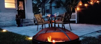 2BR/1BA w/ Backyard near Jax Zoo -- Welcome, Train Enthusiasts!! 