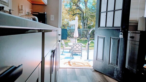 Interior - [New Listing Price] Cozy 2BR/1BA Home near Downtown and Jacksonville Zoo (Jacksonville)