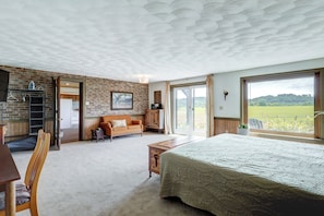 1 Schlafzimmer, Schreibtisch, Bügeleisen/Bügelbrett, Reisekinderbett