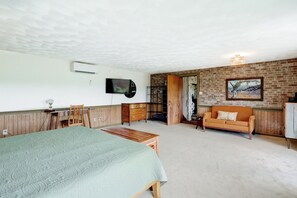 1 bedroom, desk, iron/ironing board, travel cot