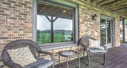 Vintage Style Apartment with Amazing Views of Amish Farmland