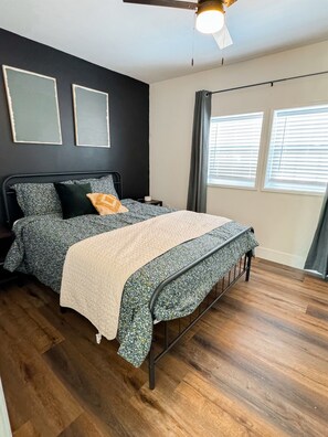 1 chambre, fer et planche Ă repasser, Wi-Fi gratuit, draps fournis