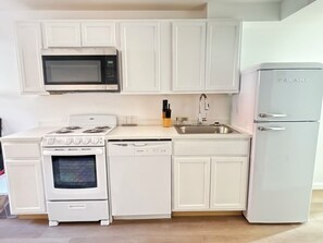 Private kitchen - Beaming in Bed-Stuy (Brooklyn)