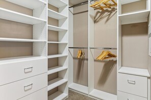 Interior - Stunning Short-Term Furnished Condo in West Linn's Summerlin! (West Linn)