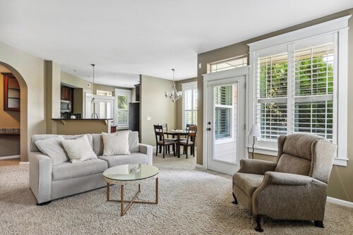 Stunning Short-Term Furnished Condo in West Linn's Summerlin!