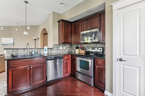 Fridge, microwave, oven, stovetop - Stunning Short-Term Furnished Condo in West Linn's Summerlin! (West Linn)