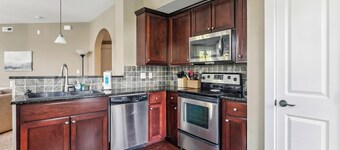 Stunning Short-Term Furnished Condo in West Linn's Summerlin!