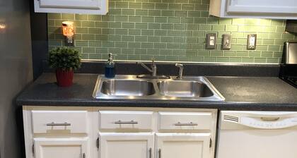 Peaceful and quite townhouse with amazing views. Great location in Richmond