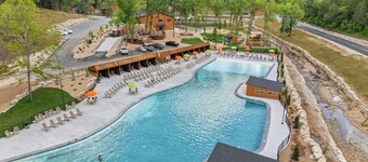 Cozy lakeside cabin, close to Hollister: Outdoor/indoor pool, hot tub on deck!