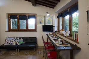 Televisie en een open haard