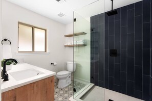Hair dryer - 3BR • Sleeps 6 • Near Q2 | SXSW | North/Central (Austin)