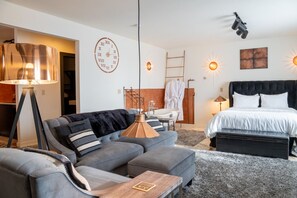 2 bedrooms, desk, free WiFi, bed sheets