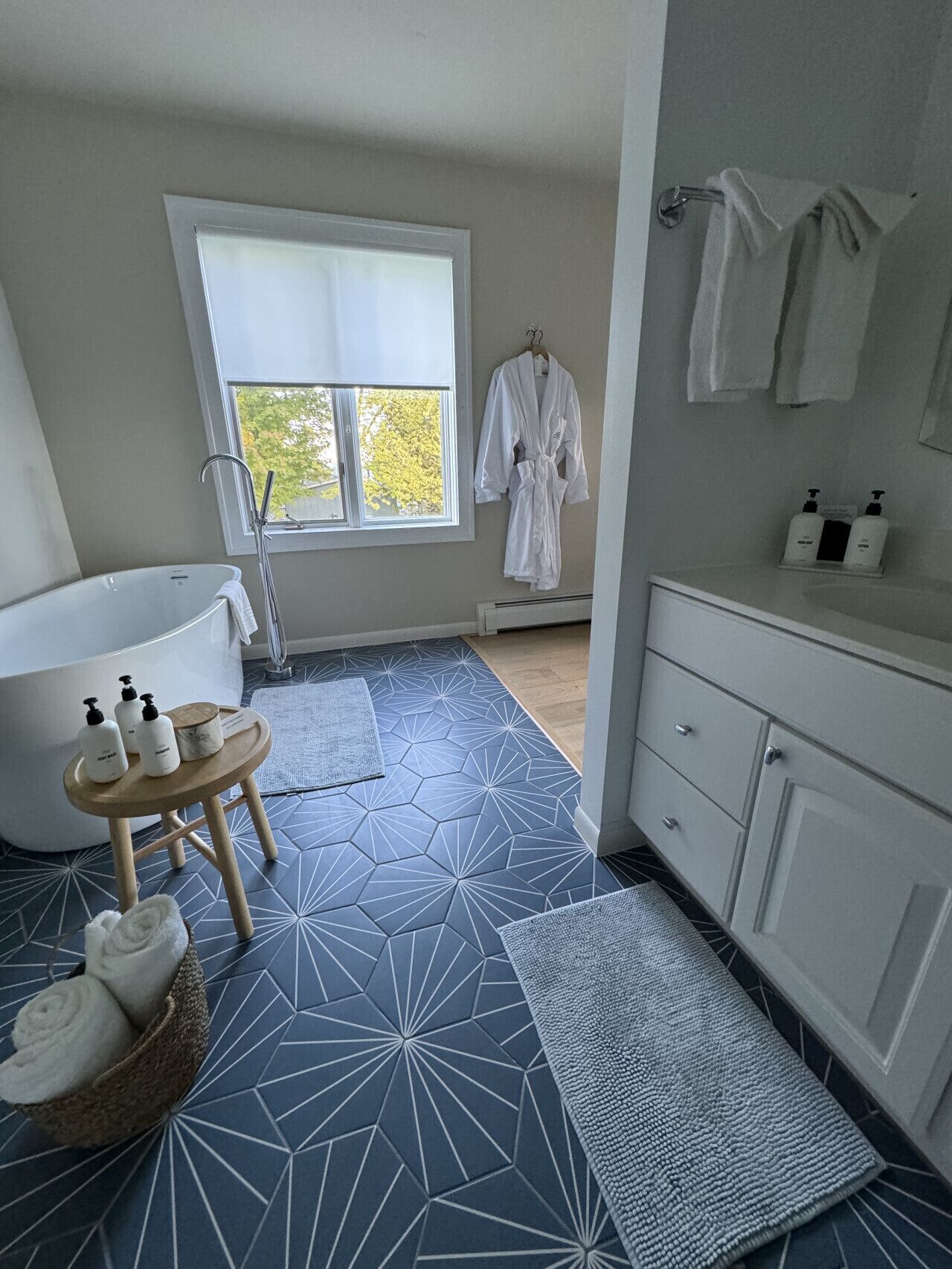 Sèche-cheveux, serviettes fournies