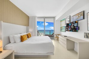 2 bedrooms, premium bedding, iron/ironing board, free WiFi - Oceanview Condo with Pool & Relaxation (Hollywood)