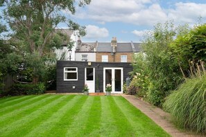 Exterior - Spacious Home in Central Windsor with Large Garden (Berkshire)