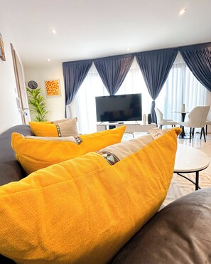 Deluxe Apartment | Living area