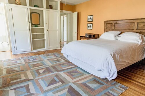 Spacious Manor 1.5 mi to Omni Homestead w/ Access to Hot Tub, Fitness Rm & Pool