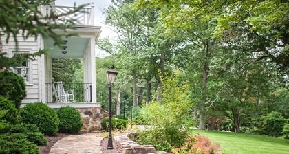 Spacious Manor 1.5 mi to Omni Homestead w/ Access to Hot Tub, Fitness Rm & Pool