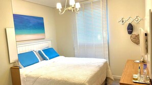 Apartamento | Cortinas blackout, ferros/tábuas de passar roupa, Wi-Fi de cortesia