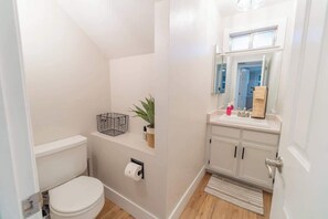 Shower, hair dryer, towels, shampoo