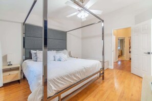 3 habitaciones, tabla de planchar con plancha, cuna de viaje y wifi 