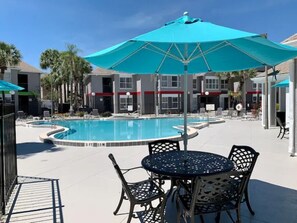 Beautiful, heated pool to unwind and enjoy the sun. Open from 9 AM to 9 PM - Comfortable Family Condo Disney Orlando Universal (Kissimmee)
