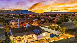 A residential area with houses, a swimming pool, and solar panels. - Ultimate Coachella Stay: Pool & Fun & pickleball (Coachella)