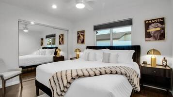 5 bedrooms, desk, iron/ironing board, travel crib