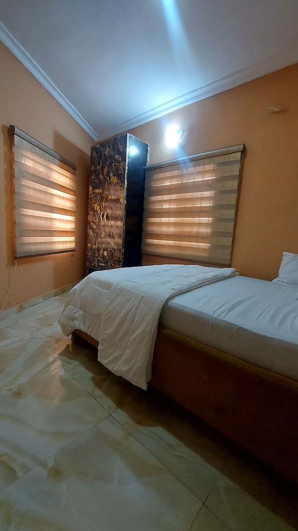 1 bedroom, WiFi, bed sheets