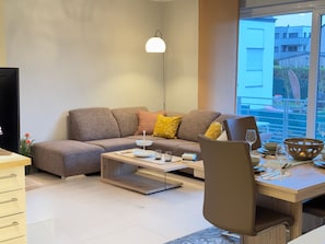 Living area - Comfort 2 bedrooms Apt w balcony&parking (Mamer)