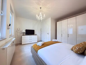 2 bedrooms, iron/ironing board, cribs/infant beds, free WiFi - Comfort 2 bedrooms Apt w balcony&parking (Mamer)