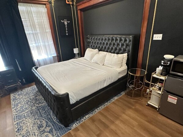 1 bedroom, desk, iron/ironing board, travel cot