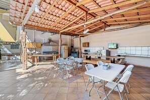 Free daily local cuisine breakfast  - Hotel Tamarindo INN (Tamarindo)